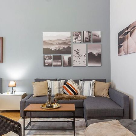 Spacious & Cozy Downtown Apartment With Balcony ブダペスト エクステリア 写真