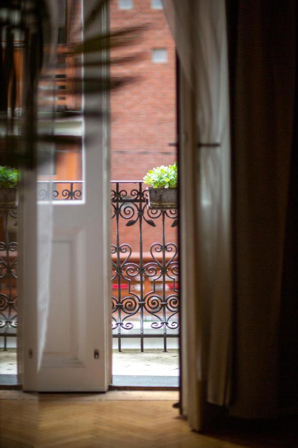 Spacious & Cozy Downtown Apartment With Balcony ブダペスト エクステリア 写真