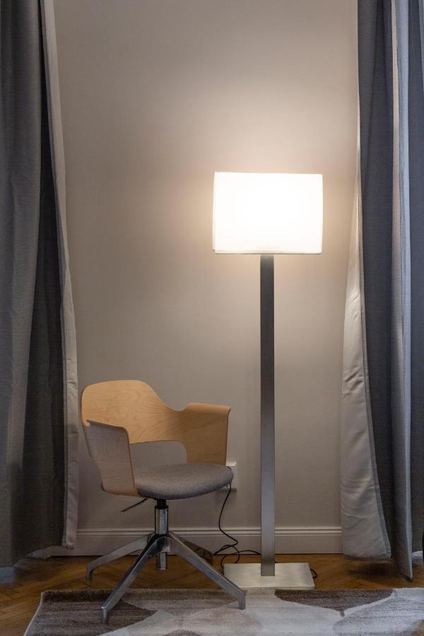 Spacious & Cozy Downtown Apartment With Balcony ブダペスト エクステリア 写真
