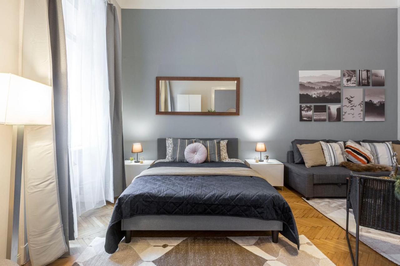 Spacious & Cozy Downtown Apartment With Balcony ブダペスト エクステリア 写真