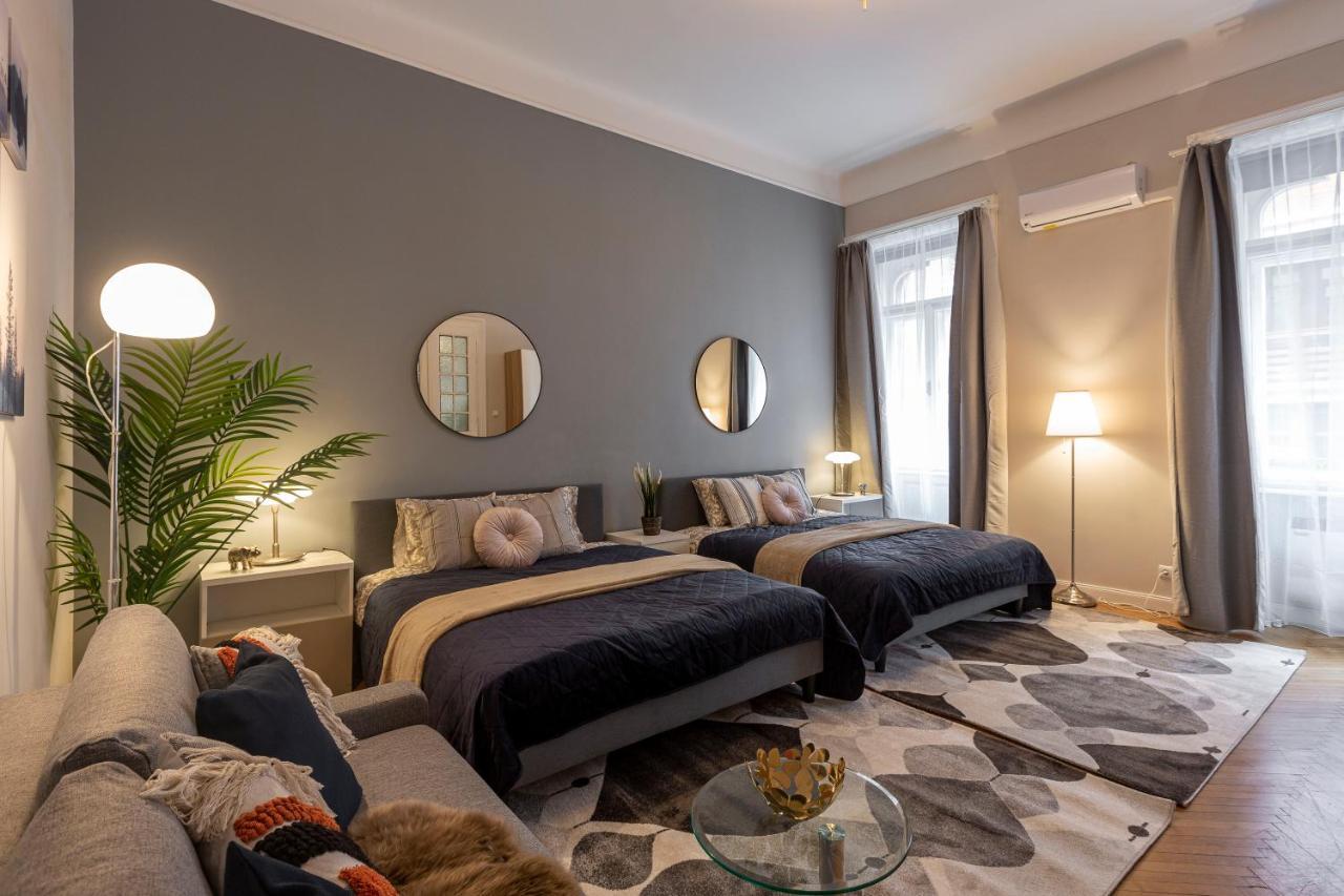 Spacious & Cozy Downtown Apartment With Balcony ブダペスト エクステリア 写真
