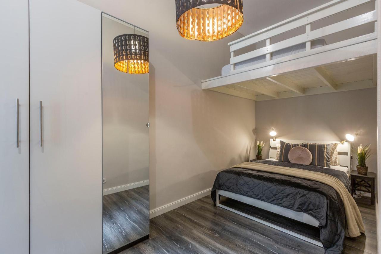 Spacious & Cozy Downtown Apartment With Balcony ブダペスト エクステリア 写真