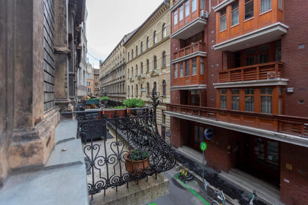 Spacious & Cozy Downtown Apartment With Balcony ブダペスト エクステリア 写真