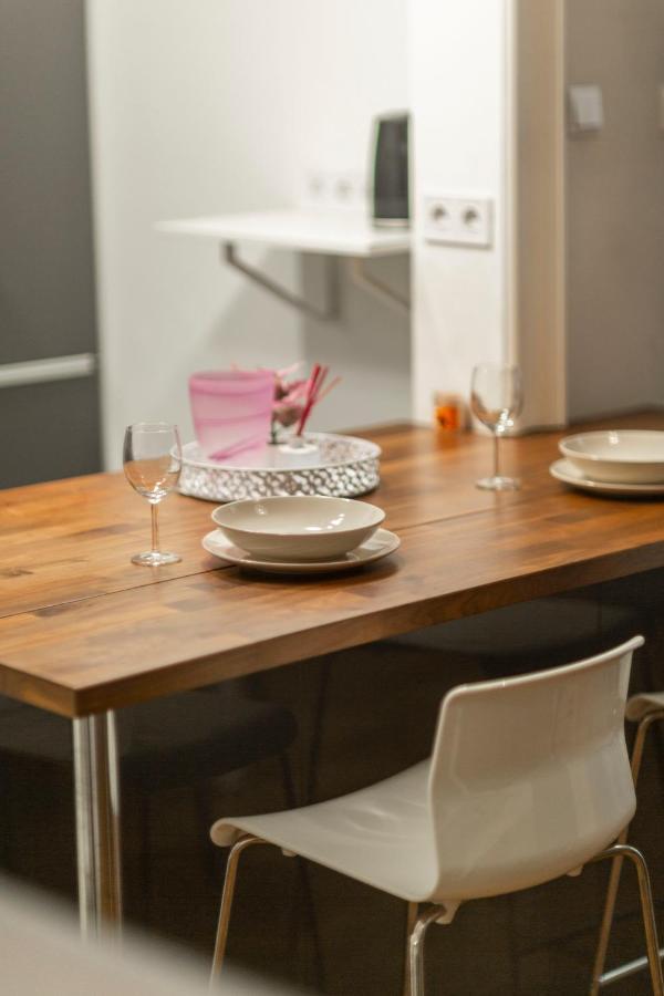 Spacious & Cozy Downtown Apartment With Balcony ブダペスト エクステリア 写真