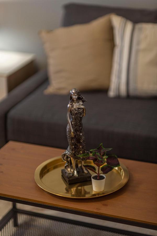 Spacious & Cozy Downtown Apartment With Balcony ブダペスト エクステリア 写真