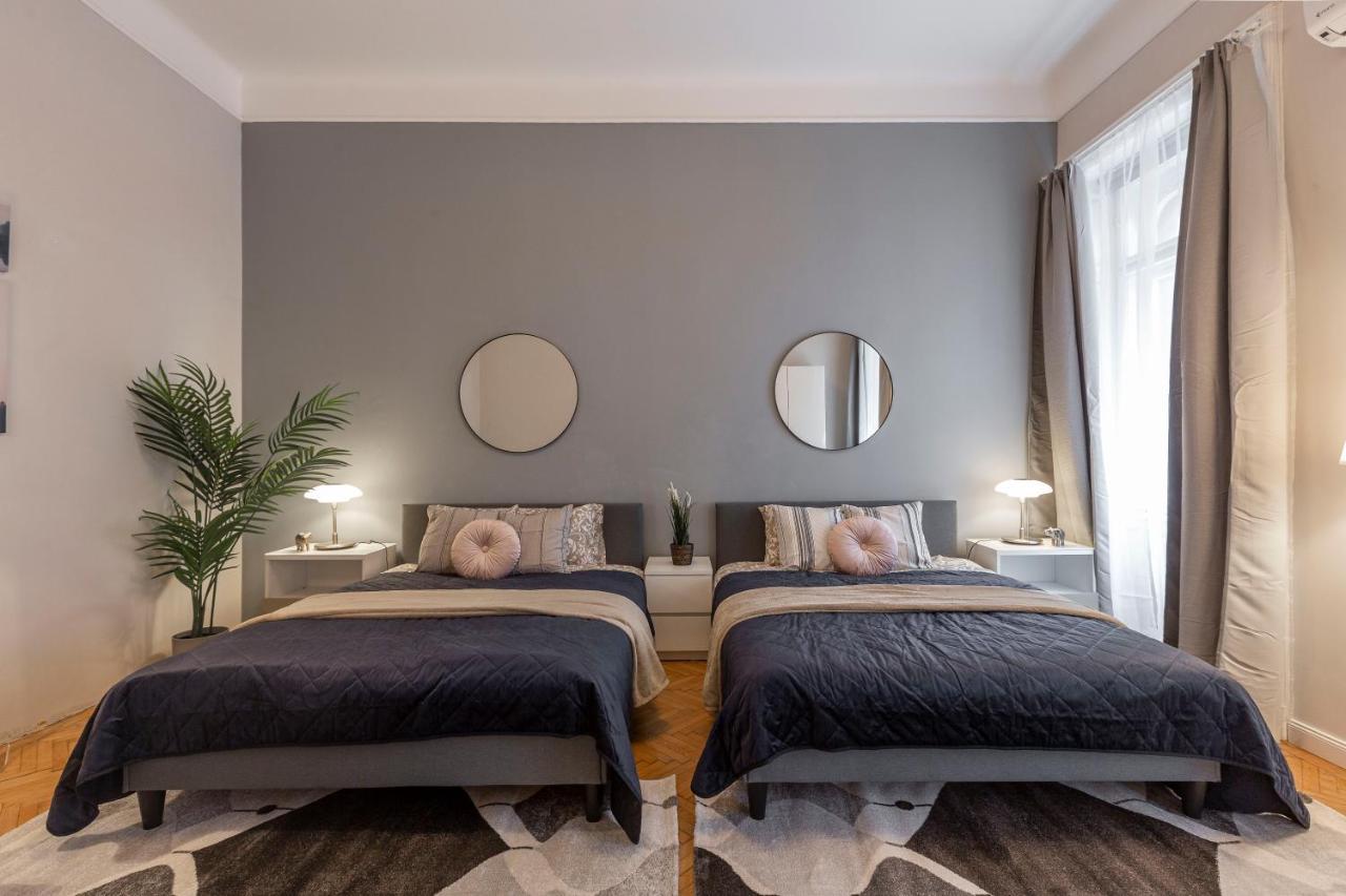 Spacious & Cozy Downtown Apartment With Balcony ブダペスト エクステリア 写真